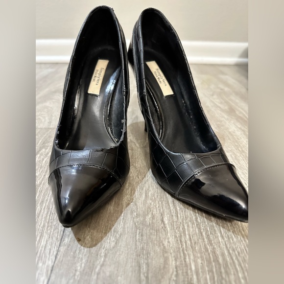 Preloved Vera Wang Mixed Black Leather Heels Size 6.5! - Picture 2 of 7